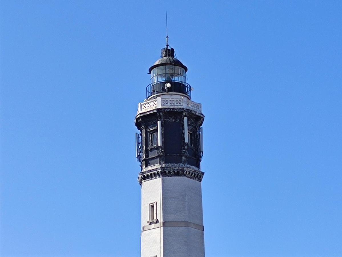 Les Lumieres Du Phare Lejlighed Calais Eksteriør billede